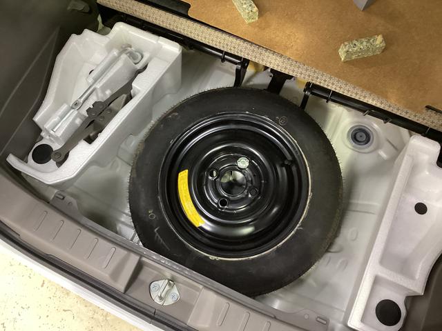 アルトＦ　ワンオーナー　ＣＤオーディオ　キーレスエントリーワンオーナー　ＣＤオーディオ　キーレスエントリー　ドアバイザー　アクセサリーソケット　マニュアルエアコン　ヘッドライトレべライザー　助手席エアバック　スペアタイヤ　ドリンクホルダー　１３インチホイール（京都府）の中古車