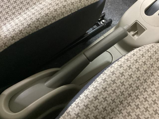 アルトＦ　ワンオーナー　ＣＤオーディオ　キーレスエントリーワンオーナー　ＣＤオーディオ　キーレスエントリー　ドアバイザー　アクセサリーソケット　マニュアルエアコン　ヘッドライトレべライザー　助手席エアバック　スペアタイヤ　ドリンクホルダー　１３インチホイール（京都府）の中古車