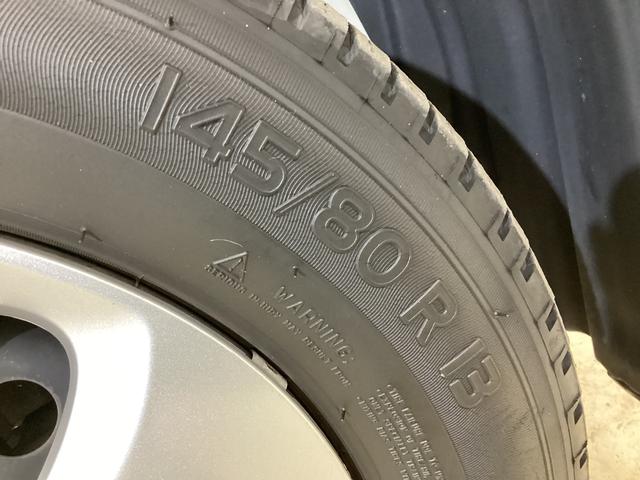 アルトＦ　ワンオーナー　ＣＤオーディオ　キーレスエントリーワンオーナー　ＣＤオーディオ　キーレスエントリー　ドアバイザー　アクセサリーソケット　マニュアルエアコン　ヘッドライトレべライザー　助手席エアバック　スペアタイヤ　ドリンクホルダー　１３インチホイール（京都府）の中古車