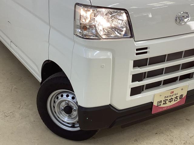 ハイゼットカーゴデラックス　４ＷＤＣＶＴ　ＡＭ／ＦＭチューナー　ワンオーナー切替式４ＷＤ　ＣＶＴ車　ラジオデッキ　前後コーナーセンサー　オートライト　オートマチックハイビーム　　キーレスエントリー　アイドリングストップ　横滑り防止措置　スマートアシスト　ワンオーナー（京都府）の中古車