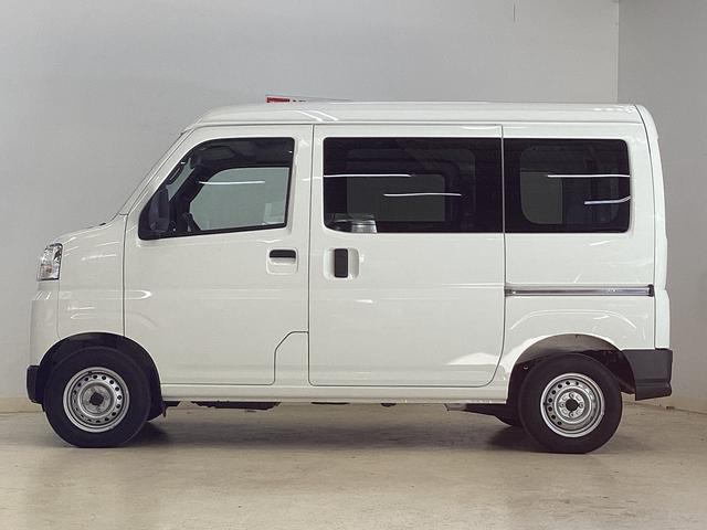 ハイゼットカーゴデラックス　４ＷＤＣＶＴ　ＡＭ／ＦＭチューナー　ワンオーナー切替式４ＷＤ　ＣＶＴ車　ラジオデッキ　前後コーナーセンサー　オートライト　オートマチックハイビーム　　キーレスエントリー　アイドリングストップ　横滑り防止措置　スマートアシスト　ワンオーナー（京都府）の中古車