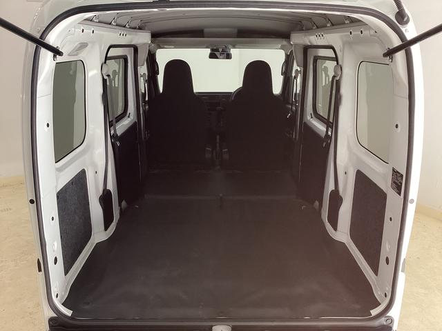 ハイゼットカーゴデラックス　４ＷＤＣＶＴ　ＡＭ／ＦＭチューナー　ワンオーナー切替式４ＷＤ　ＣＶＴ車　ラジオデッキ　前後コーナーセンサー　オートライト　オートマチックハイビーム　　キーレスエントリー　アイドリングストップ　横滑り防止措置　スマートアシスト　ワンオーナー（京都府）の中古車