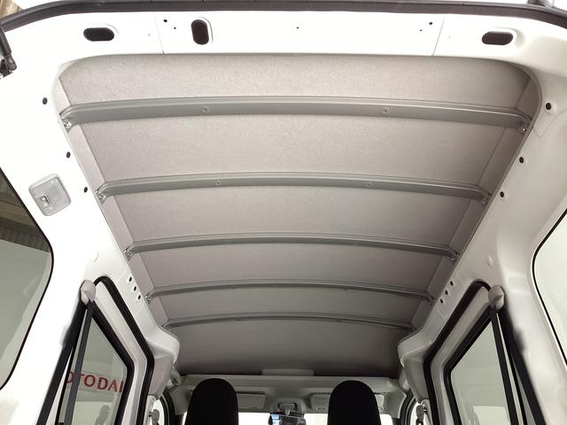 ハイゼットカーゴデラックス　４ＷＤＣＶＴ　ＡＭ／ＦＭチューナー　ワンオーナー切替式４ＷＤ　ＣＶＴ車　ラジオデッキ　前後コーナーセンサー　オートライト　オートマチックハイビーム　　キーレスエントリー　アイドリングストップ　横滑り防止措置　スマートアシスト　ワンオーナー（京都府）の中古車