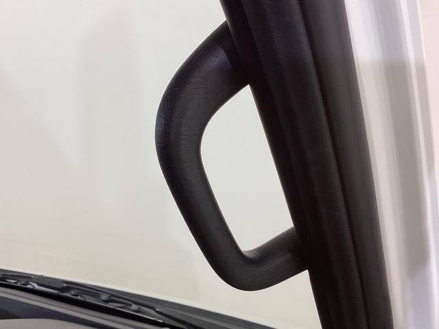 ハイゼットカーゴデラックス　４ＷＤＣＶＴ　ＡＭ／ＦＭチューナー　ワンオーナー切替式４ＷＤ　ＣＶＴ車　ラジオデッキ　前後コーナーセンサー　オートライト　オートマチックハイビーム　　キーレスエントリー　アイドリングストップ　横滑り防止措置　スマートアシスト　ワンオーナー（京都府）の中古車