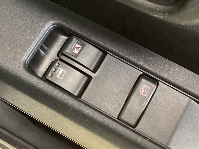 ハイゼットカーゴデラックス　４ＷＤＣＶＴ　ＡＭ／ＦＭチューナー　ワンオーナー切替式４ＷＤ　ＣＶＴ車　ラジオデッキ　前後コーナーセンサー　オートライト　オートマチックハイビーム　　キーレスエントリー　アイドリングストップ　横滑り防止措置　スマートアシスト　ワンオーナー（京都府）の中古車