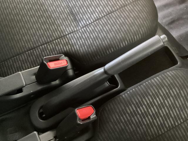 ハイゼットカーゴデラックス　４ＷＤＣＶＴ　ＡＭ／ＦＭチューナー　ワンオーナー切替式４ＷＤ　ＣＶＴ車　ラジオデッキ　前後コーナーセンサー　オートライト　オートマチックハイビーム　　キーレスエントリー　アイドリングストップ　横滑り防止措置　スマートアシスト　ワンオーナー（京都府）の中古車