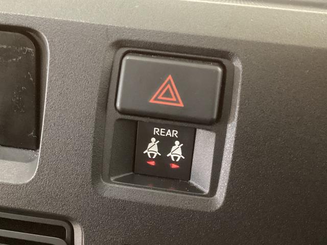 ハイゼットカーゴデラックス　４ＷＤＣＶＴ　ＡＭ／ＦＭチューナー　ワンオーナー切替式４ＷＤ　ＣＶＴ車　ラジオデッキ　前後コーナーセンサー　オートライト　オートマチックハイビーム　　キーレスエントリー　アイドリングストップ　横滑り防止措置　スマートアシスト　ワンオーナー（京都府）の中古車