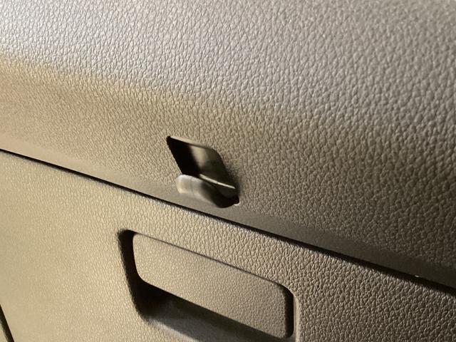 ハイゼットカーゴデラックス　４ＷＤＣＶＴ　ＡＭ／ＦＭチューナー　ワンオーナー切替式４ＷＤ　ＣＶＴ車　ラジオデッキ　前後コーナーセンサー　オートライト　オートマチックハイビーム　　キーレスエントリー　アイドリングストップ　横滑り防止措置　スマートアシスト　ワンオーナー（京都府）の中古車