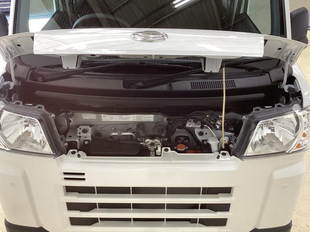 ハイゼットカーゴデラックス　４ＷＤＣＶＴ　ＡＭ／ＦＭチューナー　ワンオーナー切替式４ＷＤ　ＣＶＴ車　ラジオデッキ　前後コーナーセンサー　オートライト　オートマチックハイビーム　　キーレスエントリー　アイドリングストップ　横滑り防止措置　スマートアシスト　ワンオーナー（京都府）の中古車