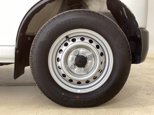 ハイゼットカーゴデラックス　４ＷＤＣＶＴ　ＡＭ／ＦＭチューナー　ワンオーナー切替式４ＷＤ　ＣＶＴ車　ラジオデッキ　前後コーナーセンサー　オートライト　オートマチックハイビーム　　キーレスエントリー　アイドリングストップ　横滑り防止措置　スマートアシスト　ワンオーナー（京都府）の中古車