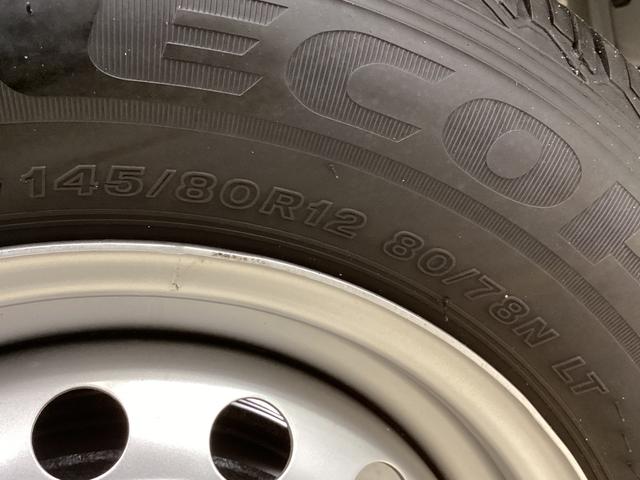 ハイゼットカーゴデラックス　４ＷＤＣＶＴ　ＡＭ／ＦＭチューナー　ワンオーナー切替式４ＷＤ　ＣＶＴ車　ラジオデッキ　前後コーナーセンサー　オートライト　オートマチックハイビーム　　キーレスエントリー　アイドリングストップ　横滑り防止措置　スマートアシスト　ワンオーナー（京都府）の中古車