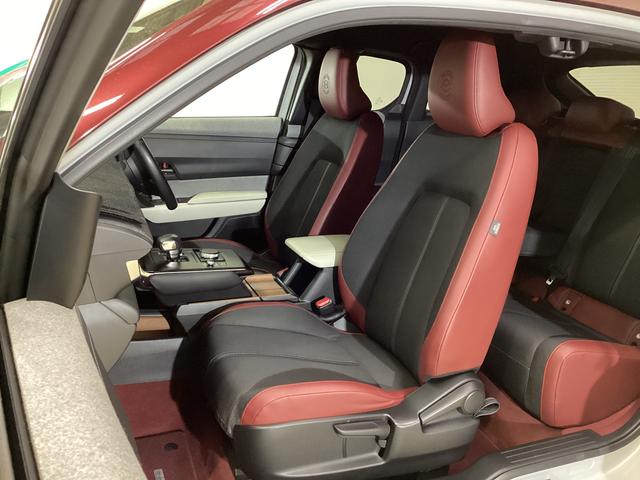 MX−30100周年特別記念車 純正ナビ 全周囲カメラ ETC純正ナビ 全周囲カメラ ETC プッシュボタンエンジンスタート アルミホイール フルセグチューナー コーナーセンサー シートヒーター クルーズコントロール カーペットマット アイドリングストップ(京都府)の中古車