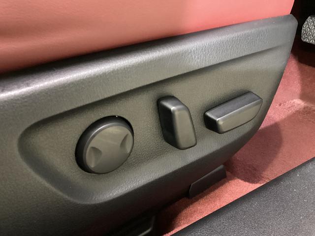 MX−30100周年特別記念車 純正ナビ 全周囲カメラ ETC純正ナビ 全周囲カメラ ETC プッシュボタンエンジンスタート アルミホイール フルセグチューナー コーナーセンサー シートヒーター クルーズコントロール カーペットマット アイドリングストップ(京都府)の中古車