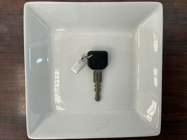 ムーヴＸ　ＶＳ　ＣＤチューナー　キーフリーシステム　アルミホイールＣＤチューナー　キーフリーシステム　アルミホイール　マニュアルエアコン　カーペットマット　電動格納式ドアミラー　フォグランプ　運転席・助手席エアバッグ　パワステ　パワーウインドウ　ＡＢＳ　ベンチシート（京都府）の中古車