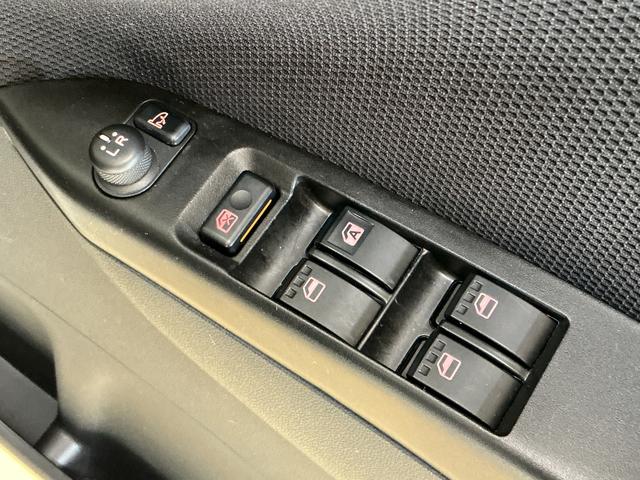 ムーヴＸ　ＶＳ　ＣＤチューナー　キーフリーシステム　アルミホイールＣＤチューナー　キーフリーシステム　アルミホイール　マニュアルエアコン　カーペットマット　電動格納式ドアミラー　フォグランプ　運転席・助手席エアバッグ　パワステ　パワーウインドウ　ＡＢＳ　ベンチシート（京都府）の中古車