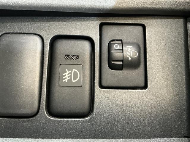 ムーヴＸ　ＶＳ　ＣＤチューナー　キーフリーシステム　アルミホイールＣＤチューナー　キーフリーシステム　アルミホイール　マニュアルエアコン　カーペットマット　電動格納式ドアミラー　フォグランプ　運転席・助手席エアバッグ　パワステ　パワーウインドウ　ＡＢＳ　ベンチシート（京都府）の中古車