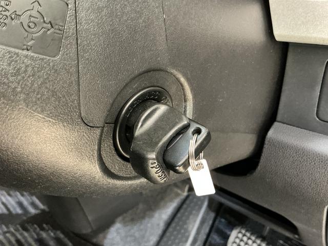 ムーヴＸ　ＶＳ　ＣＤチューナー　キーフリーシステム　アルミホイールＣＤチューナー　キーフリーシステム　アルミホイール　マニュアルエアコン　カーペットマット　電動格納式ドアミラー　フォグランプ　運転席・助手席エアバッグ　パワステ　パワーウインドウ　ＡＢＳ　ベンチシート（京都府）の中古車