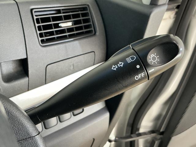 ムーヴＸ　ＶＳ　ＣＤチューナー　キーフリーシステム　アルミホイールＣＤチューナー　キーフリーシステム　アルミホイール　マニュアルエアコン　カーペットマット　電動格納式ドアミラー　フォグランプ　運転席・助手席エアバッグ　パワステ　パワーウインドウ　ＡＢＳ　ベンチシート（京都府）の中古車