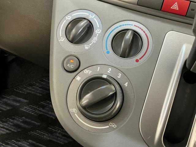 ムーヴＸ　ＶＳ　ＣＤチューナー　キーフリーシステム　アルミホイールＣＤチューナー　キーフリーシステム　アルミホイール　マニュアルエアコン　カーペットマット　電動格納式ドアミラー　フォグランプ　運転席・助手席エアバッグ　パワステ　パワーウインドウ　ＡＢＳ　ベンチシート（京都府）の中古車