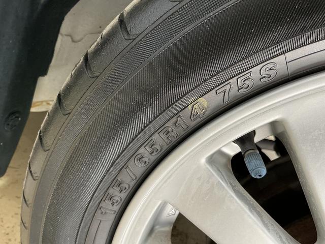 ムーヴＸ　ＶＳ　ＣＤチューナー　キーフリーシステム　アルミホイールＣＤチューナー　キーフリーシステム　アルミホイール　マニュアルエアコン　カーペットマット　電動格納式ドアミラー　フォグランプ　運転席・助手席エアバッグ　パワステ　パワーウインドウ　ＡＢＳ　ベンチシート（京都府）の中古車