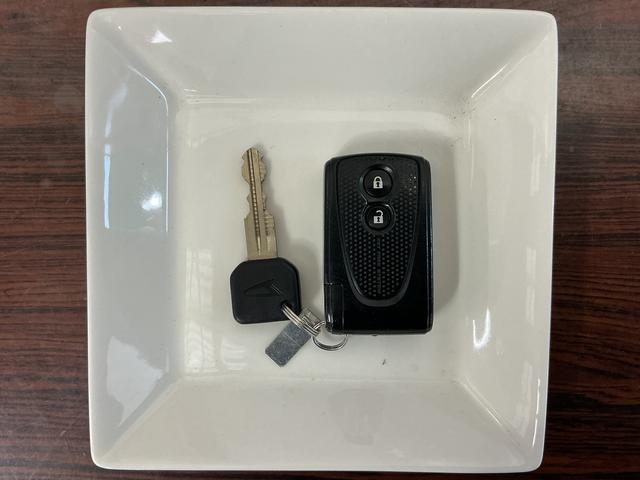 ムーヴＸ　ワンオーナー　ＣＤチューナー　キーフリーシステム　ＡＢＳワンオーナー　キーフリーシステム　ＣＤチューナー　キーレスリモコン　マニュアルエアコン　電動格納式ドアミラー　ホイールキャップ　リヤワイパー　ロングバイザー　ベンチシート　パワステ　パワーウインドウ（京都府）の中古車