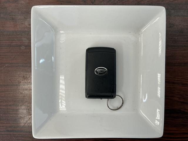 ミラココアココアＸスマートセレクションＳＮ　ワンオーナー　４ＷＤ　ナビ現車確認をお願いしております。４ＷＤ　ナビ　ドライブレコーダー　ＥＴＣ　バックカメラ　アイドリングストップ　キーレスエントリー　ドアバイザー　フォグライト　１２Ｖ電源ソケット（京都府）の中古車