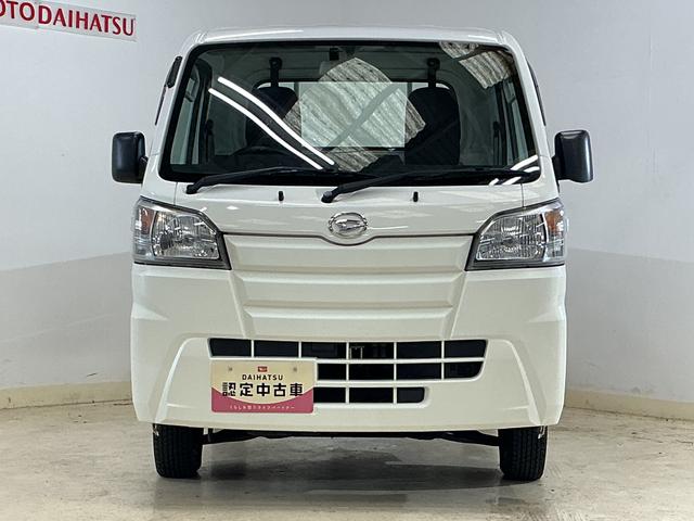 ハイゼットトラックスタンダード　切替式４ＷＤ　オートマ車　ラジオデッキ　３方開切替式４ＷＤ　オートマ　ラジオデッキ　ＥＴＣ　３方開　ドアバイザー　ラバーマット　ヘッドライトレべライザー　マニュアルエアコン　１２Ｖ電源ソケット　スペアタイヤ　バッテリーカバー（京都府）の中古車