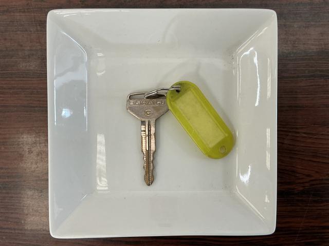 ハイゼットトラックスタンダード　切替式４ＷＤ　オートマ車　ラジオデッキ　３方開切替式４ＷＤ　オートマ　ラジオデッキ　ＥＴＣ　３方開　ドアバイザー　ラバーマット　ヘッドライトレべライザー　マニュアルエアコン　１２Ｖ電源ソケット　スペアタイヤ　バッテリーカバー（京都府）の中古車