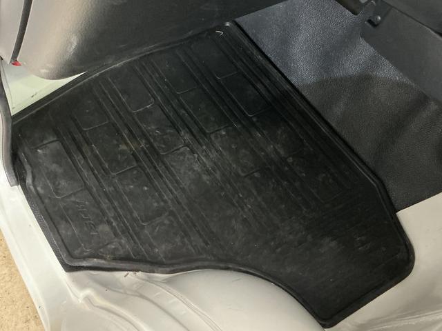 ハイゼットトラックスタンダード　切替式４ＷＤ　オートマ車　ラジオデッキ　３方開切替式４ＷＤ　オートマ　ラジオデッキ　ＥＴＣ　３方開　ドアバイザー　ラバーマット　ヘッドライトレべライザー　マニュアルエアコン　１２Ｖ電源ソケット　スペアタイヤ　バッテリーカバー（京都府）の中古車