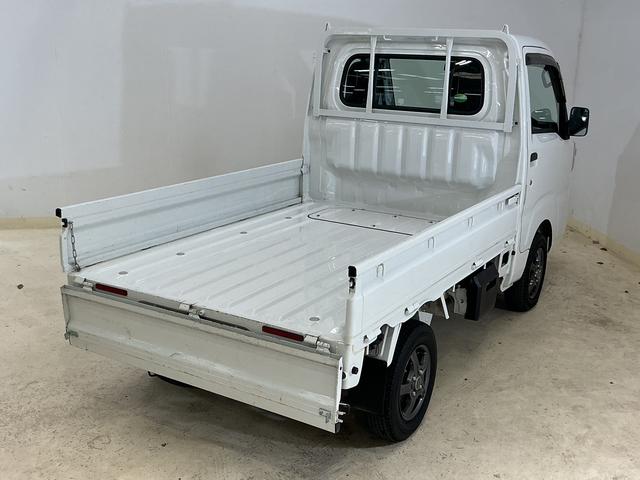 ハイゼットトラックスタンダード　切替式４ＷＤ　オートマ車　ラジオデッキ　３方開切替式４ＷＤ　オートマ　ラジオデッキ　ＥＴＣ　３方開　ドアバイザー　ラバーマット　ヘッドライトレべライザー　マニュアルエアコン　１２Ｖ電源ソケット　スペアタイヤ　バッテリーカバー（京都府）の中古車