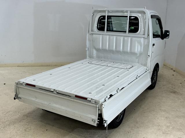 ハイゼットトラックスタンダード　切替式４ＷＤ　オートマ車　ラジオデッキ　３方開切替式４ＷＤ　オートマ　ラジオデッキ　ＥＴＣ　３方開　ドアバイザー　ラバーマット　ヘッドライトレべライザー　マニュアルエアコン　１２Ｖ電源ソケット　スペアタイヤ　バッテリーカバー（京都府）の中古車