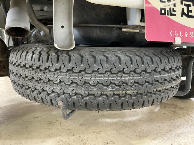 ハイゼットトラックスタンダード　切替式４ＷＤ　オートマ車　ラジオデッキ　３方開切替式４ＷＤ　オートマ　ラジオデッキ　ＥＴＣ　３方開　ドアバイザー　ラバーマット　ヘッドライトレべライザー　マニュアルエアコン　１２Ｖ電源ソケット　スペアタイヤ　バッテリーカバー（京都府）の中古車