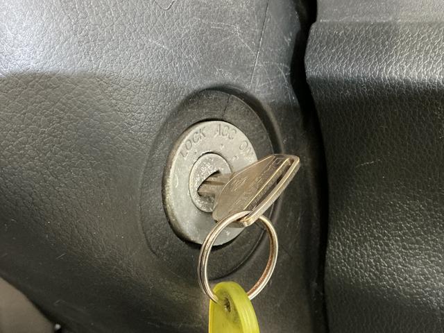 ハイゼットトラックスタンダード　切替式４ＷＤ　オートマ車　ラジオデッキ　３方開切替式４ＷＤ　オートマ　ラジオデッキ　ＥＴＣ　３方開　ドアバイザー　ラバーマット　ヘッドライトレべライザー　マニュアルエアコン　１２Ｖ電源ソケット　スペアタイヤ　バッテリーカバー（京都府）の中古車