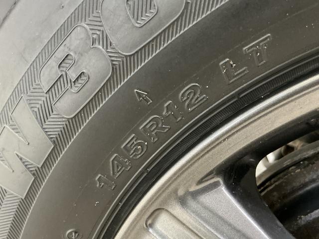 ハイゼットトラックスタンダード　切替式４ＷＤ　オートマ車　ラジオデッキ　３方開切替式４ＷＤ　オートマ　ラジオデッキ　ＥＴＣ　３方開　ドアバイザー　ラバーマット　ヘッドライトレべライザー　マニュアルエアコン　１２Ｖ電源ソケット　スペアタイヤ　バッテリーカバー（京都府）の中古車