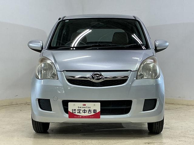 ミラＸ　ＣＤチューナー　キーレスリモコン　電動格納式ドアミラーＣＤチューナー　キーレスリモコン　マニュアルエアコン　ホイールキャップ　カーペットマット　ロングバイザー　電動格納式ドアミラー　リヤスモークドガラス　運転席・助手席エアバッグ　パワステ　ＡＢＳ（京都府）の中古車