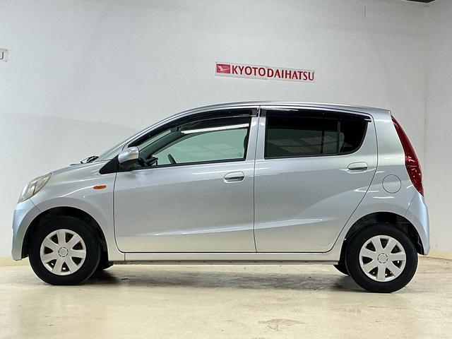 ミラＸ　ＣＤチューナー　キーレスリモコン　電動格納式ドアミラーＣＤチューナー　キーレスリモコン　マニュアルエアコン　ホイールキャップ　カーペットマット　ロングバイザー　電動格納式ドアミラー　リヤスモークドガラス　運転席・助手席エアバッグ　パワステ　ＡＢＳ（京都府）の中古車