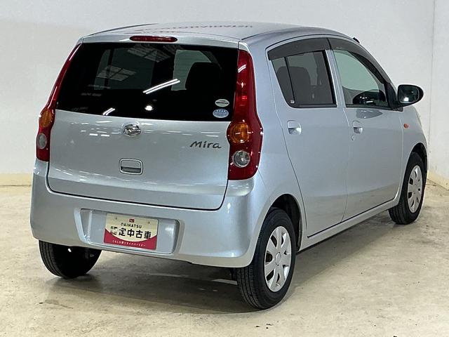 ミラＸ　ＣＤチューナー　キーレスリモコン　電動格納式ドアミラーＣＤチューナー　キーレスリモコン　マニュアルエアコン　ホイールキャップ　カーペットマット　ロングバイザー　電動格納式ドアミラー　リヤスモークドガラス　運転席・助手席エアバッグ　パワステ　ＡＢＳ（京都府）の中古車