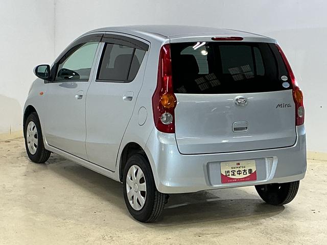 ミラＸ　ＣＤチューナー　キーレスリモコン　電動格納式ドアミラーＣＤチューナー　キーレスリモコン　マニュアルエアコン　ホイールキャップ　カーペットマット　ロングバイザー　電動格納式ドアミラー　リヤスモークドガラス　運転席・助手席エアバッグ　パワステ　ＡＢＳ（京都府）の中古車