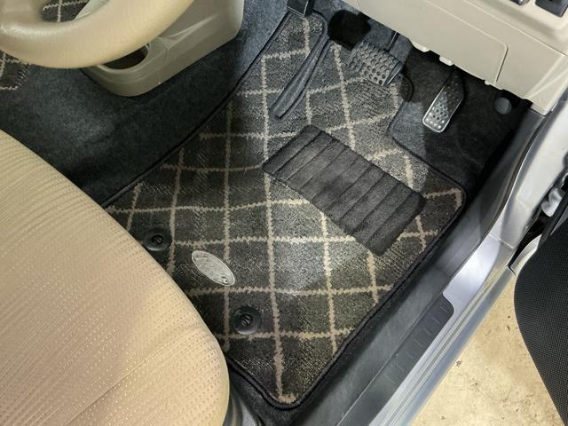 ミラＸ　ＣＤチューナー　キーレスリモコン　電動格納式ドアミラーＣＤチューナー　キーレスリモコン　マニュアルエアコン　ホイールキャップ　カーペットマット　ロングバイザー　電動格納式ドアミラー　リヤスモークドガラス　運転席・助手席エアバッグ　パワステ　ＡＢＳ（京都府）の中古車