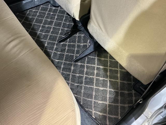 ミラＸ　ＣＤチューナー　キーレスリモコン　電動格納式ドアミラーＣＤチューナー　キーレスリモコン　マニュアルエアコン　ホイールキャップ　カーペットマット　ロングバイザー　電動格納式ドアミラー　リヤスモークドガラス　運転席・助手席エアバッグ　パワステ　ＡＢＳ（京都府）の中古車