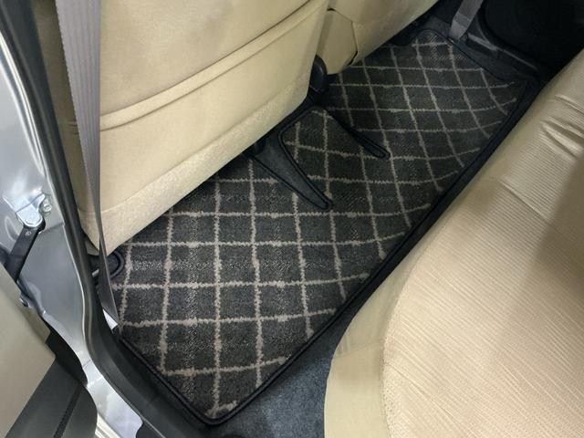 ミラＸ　ＣＤチューナー　キーレスリモコン　電動格納式ドアミラーＣＤチューナー　キーレスリモコン　マニュアルエアコン　ホイールキャップ　カーペットマット　ロングバイザー　電動格納式ドアミラー　リヤスモークドガラス　運転席・助手席エアバッグ　パワステ　ＡＢＳ（京都府）の中古車