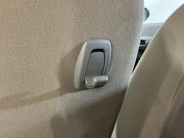 ミラＸ　ＣＤチューナー　キーレスリモコン　電動格納式ドアミラーＣＤチューナー　キーレスリモコン　マニュアルエアコン　ホイールキャップ　カーペットマット　ロングバイザー　電動格納式ドアミラー　リヤスモークドガラス　運転席・助手席エアバッグ　パワステ　ＡＢＳ（京都府）の中古車