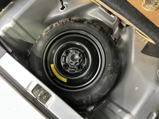 ミラＸ　ＣＤチューナー　キーレスリモコン　電動格納式ドアミラーＣＤチューナー　キーレスリモコン　マニュアルエアコン　ホイールキャップ　カーペットマット　ロングバイザー　電動格納式ドアミラー　リヤスモークドガラス　運転席・助手席エアバッグ　パワステ　ＡＢＳ（京都府）の中古車