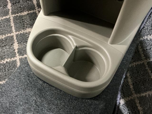 ミラＸ　ＣＤチューナー　キーレスリモコン　電動格納式ドアミラーＣＤチューナー　キーレスリモコン　マニュアルエアコン　ホイールキャップ　カーペットマット　ロングバイザー　電動格納式ドアミラー　リヤスモークドガラス　運転席・助手席エアバッグ　パワステ　ＡＢＳ（京都府）の中古車