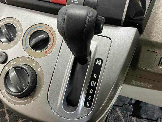 ミラＸ　ＣＤチューナー　キーレスリモコン　電動格納式ドアミラーＣＤチューナー　キーレスリモコン　マニュアルエアコン　ホイールキャップ　カーペットマット　ロングバイザー　電動格納式ドアミラー　リヤスモークドガラス　運転席・助手席エアバッグ　パワステ　ＡＢＳ（京都府）の中古車