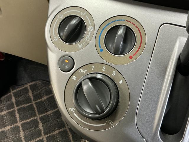 ミラＸ　ＣＤチューナー　キーレスリモコン　電動格納式ドアミラーＣＤチューナー　キーレスリモコン　マニュアルエアコン　ホイールキャップ　カーペットマット　ロングバイザー　電動格納式ドアミラー　リヤスモークドガラス　運転席・助手席エアバッグ　パワステ　ＡＢＳ（京都府）の中古車