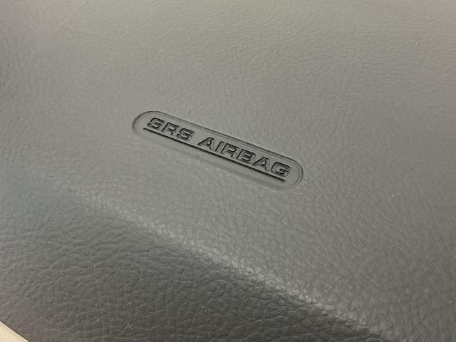 ミラＸ　ＣＤチューナー　キーレスリモコン　電動格納式ドアミラーＣＤチューナー　キーレスリモコン　マニュアルエアコン　ホイールキャップ　カーペットマット　ロングバイザー　電動格納式ドアミラー　リヤスモークドガラス　運転席・助手席エアバッグ　パワステ　ＡＢＳ（京都府）の中古車