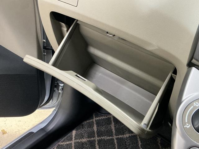 ミラＸ　ＣＤチューナー　キーレスリモコン　電動格納式ドアミラーＣＤチューナー　キーレスリモコン　マニュアルエアコン　ホイールキャップ　カーペットマット　ロングバイザー　電動格納式ドアミラー　リヤスモークドガラス　運転席・助手席エアバッグ　パワステ　ＡＢＳ（京都府）の中古車