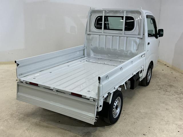 ハイゼットトラックスタンダード　レンタカーアップ　４ＷＤ　ＣＶＴ　ナビ　ＥＴＣレンタカーアップ　４ＷＤ　ＣＶＴ車　ナビ　バックカメラ　ドラレコ　ＥＴＣ　リアコーナーセンサー　オートマチックハイビーム　Ｂｌｕｅｔｏｏｔｈ　３方開　フルセグＴＶ　ＵＳＢ接続　ドアバイザー　スマアシ（京都府）の中古車