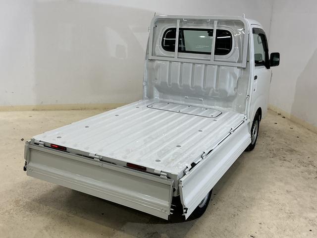 ハイゼットトラックスタンダード　レンタカーアップ　４ＷＤ　ＣＶＴ　ナビ　ＥＴＣレンタカーアップ　４ＷＤ　ＣＶＴ車　ナビ　バックカメラ　ドラレコ　ＥＴＣ　リアコーナーセンサー　オートマチックハイビーム　Ｂｌｕｅｔｏｏｔｈ　３方開　フルセグＴＶ　ＵＳＢ接続　ドアバイザー　スマアシ（京都府）の中古車